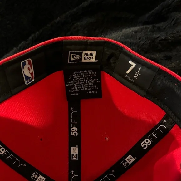 Chicago Red and Black Bulls fitted Cap size 7 1/2 - Picture 4 of 5